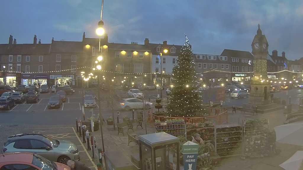 Thirsk webcam overlooking the Market Place