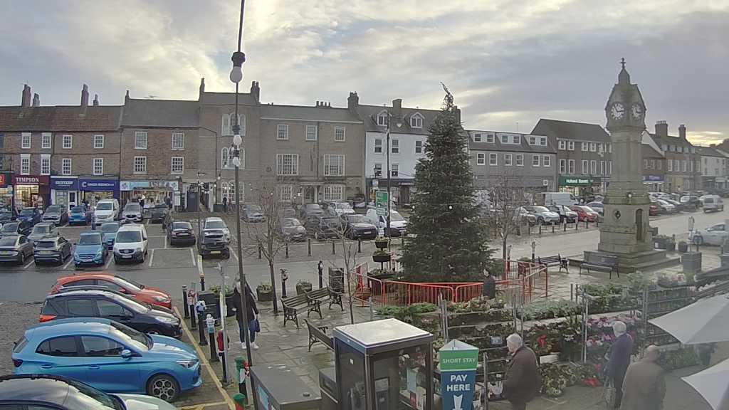 Thirsk webcam overlooking the Market Place