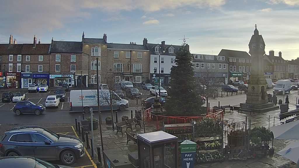 Thirsk webcam overlooking the Market Place