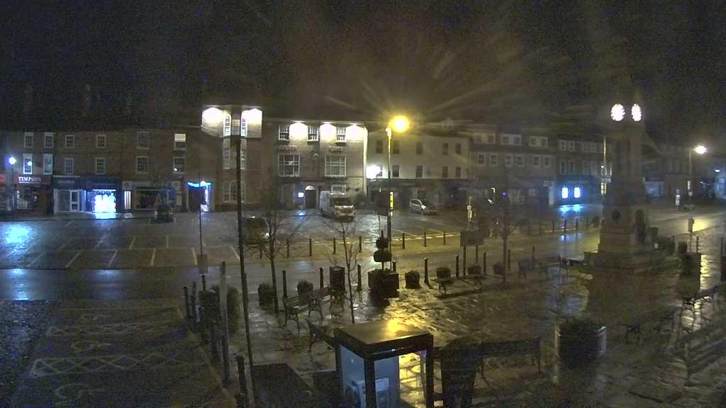 Thirsk webcam overlooking the Market Place