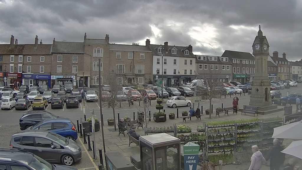 Thirsk webcam overlooking the Market Place