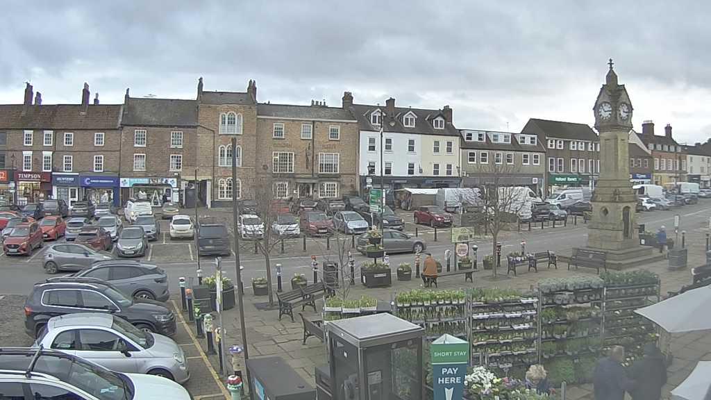 Thirsk webcam overlooking the Market Place