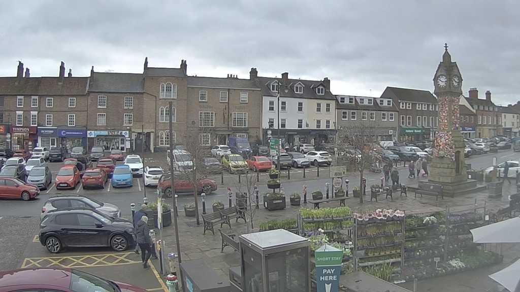 Thirsk webcam overlooking the Market Place