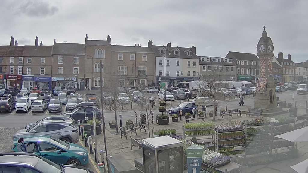 Thirsk webcam overlooking the Market Place