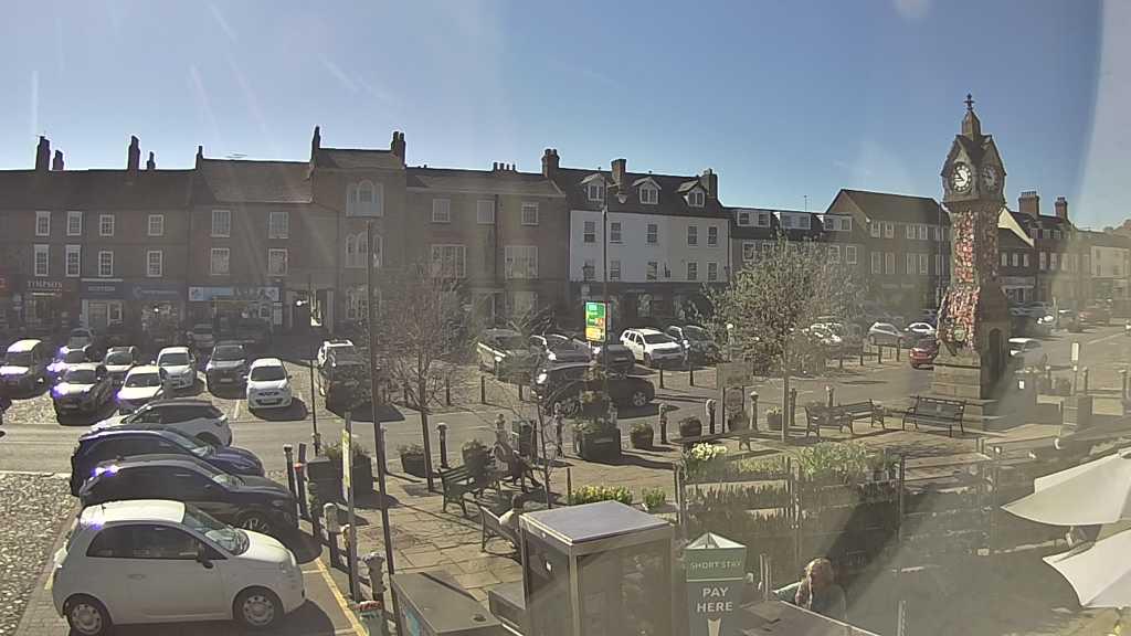 Thirsk webcam overlooking the Market Place
