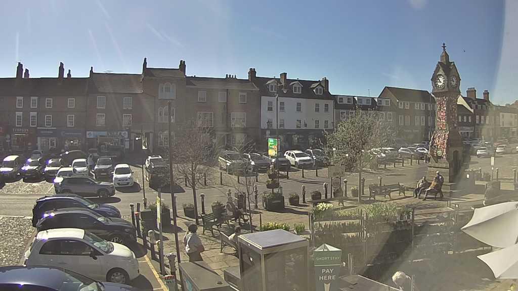 Thirsk webcam overlooking the Market Place
