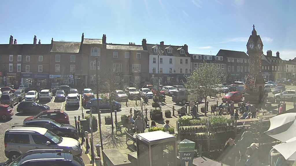 Thirsk webcam overlooking the Market Place