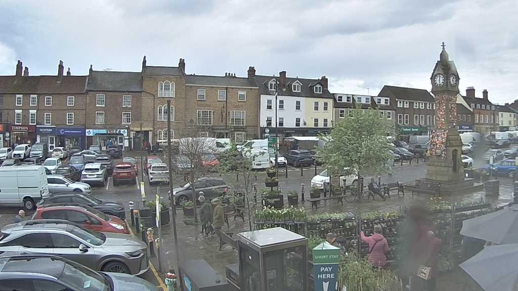 Thirsk webcam overlooking the Market Place