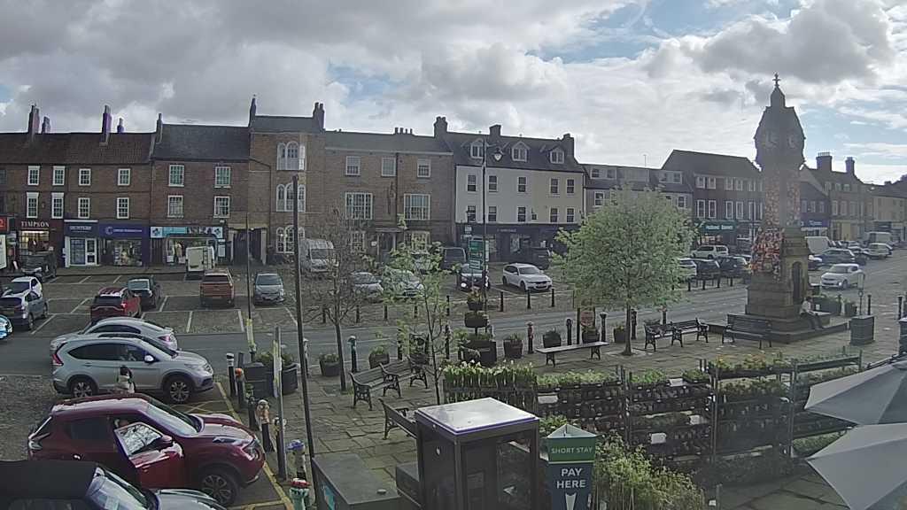 Thirsk webcam overlooking the Market Place