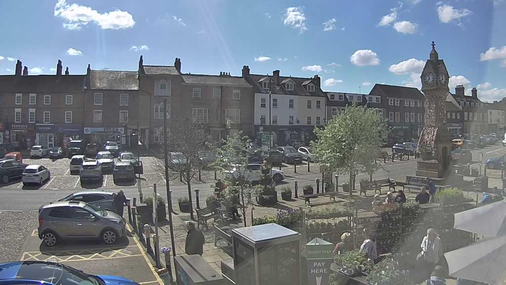 Thirsk webcam overlooking the Market Place