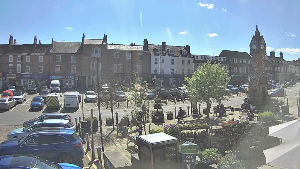 Thirsk webcam overlooking the Market Place