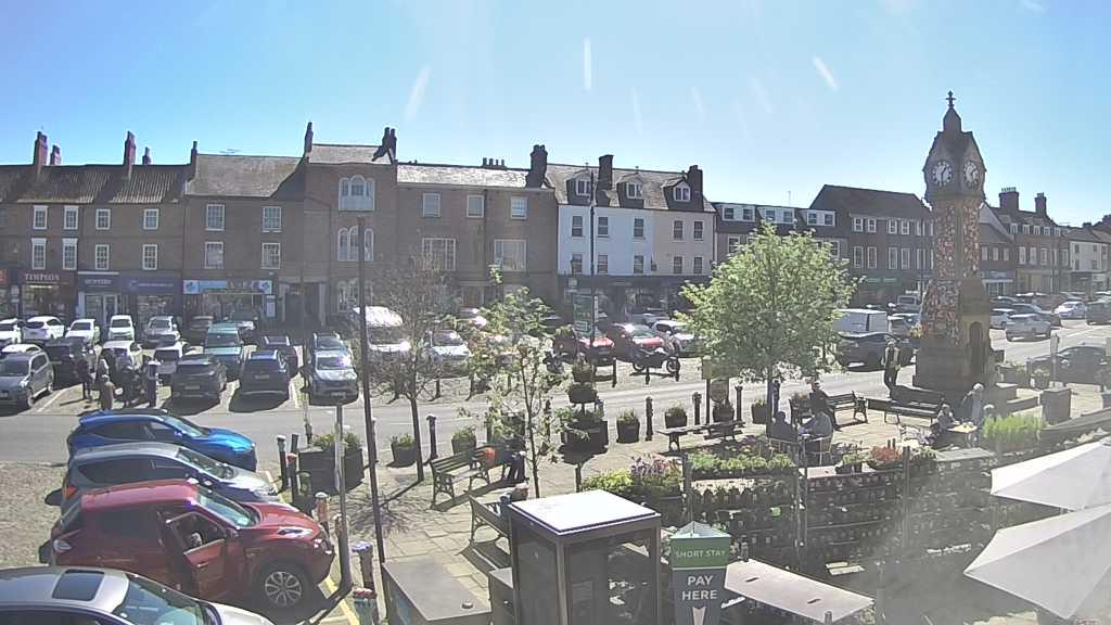 Thirsk webcam overlooking the Market Place