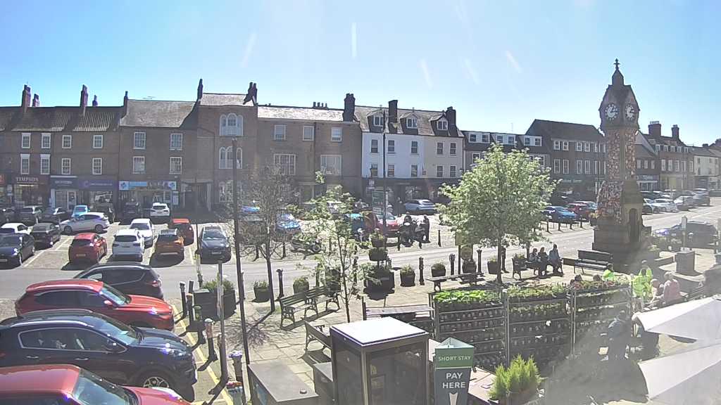 Thirsk webcam overlooking the Market Place