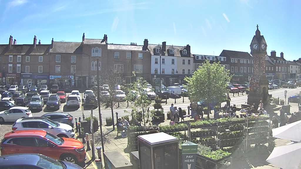 Thirsk webcam overlooking the Market Place
