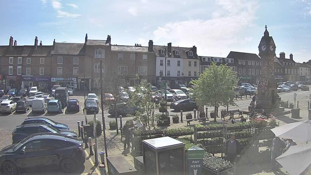 Thirsk webcam overlooking the Market Place