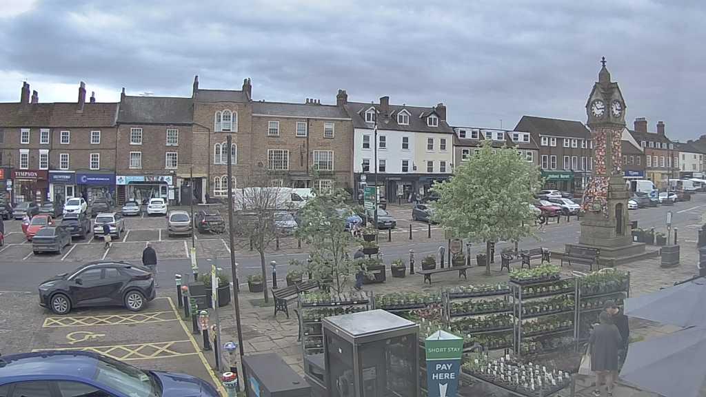 Thirsk webcam overlooking the Market Place