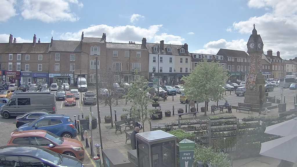Thirsk webcam overlooking the Market Place