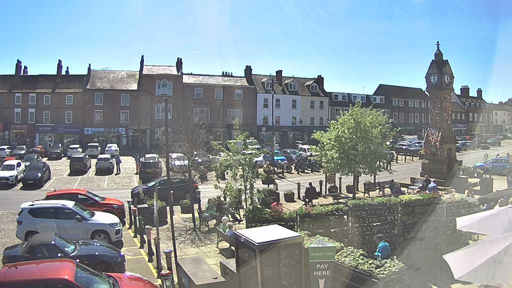 Thirsk webcam overlooking the Market Place
