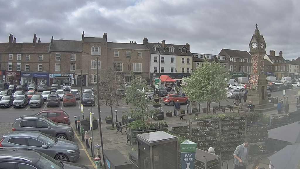 Thirsk webcam overlooking the Market Place