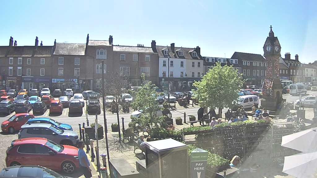 Thirsk webcam overlooking the Market Place