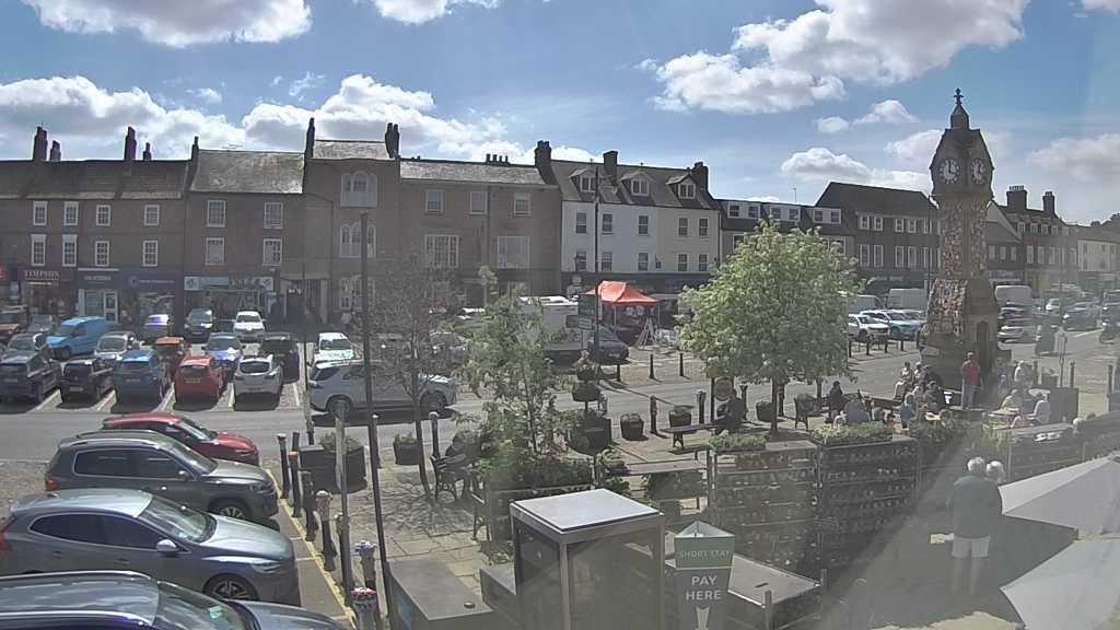 Thirsk webcam overlooking the Market Place