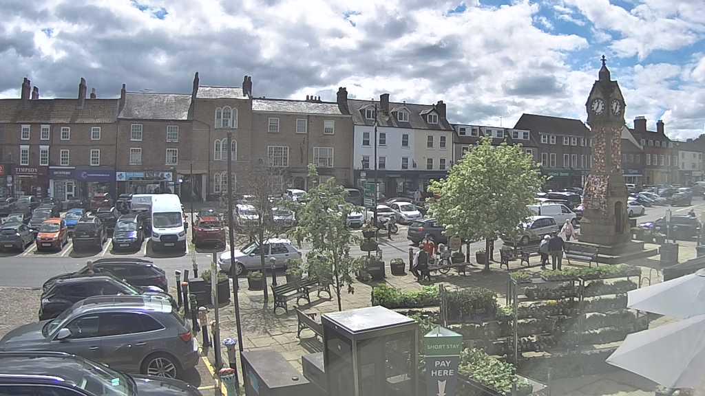 Thirsk webcam overlooking the Market Place