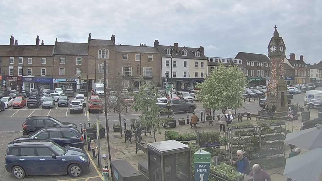 Thirsk webcam overlooking the Market Place