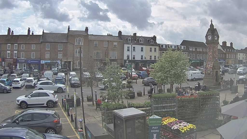 Thirsk webcam overlooking the Market Place