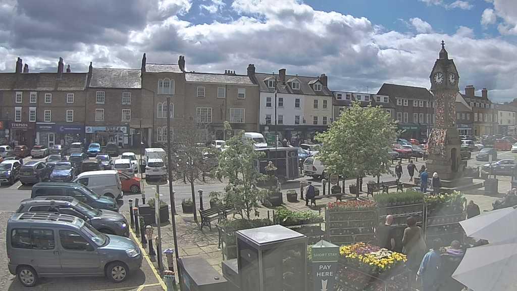 Thirsk webcam overlooking the Market Place