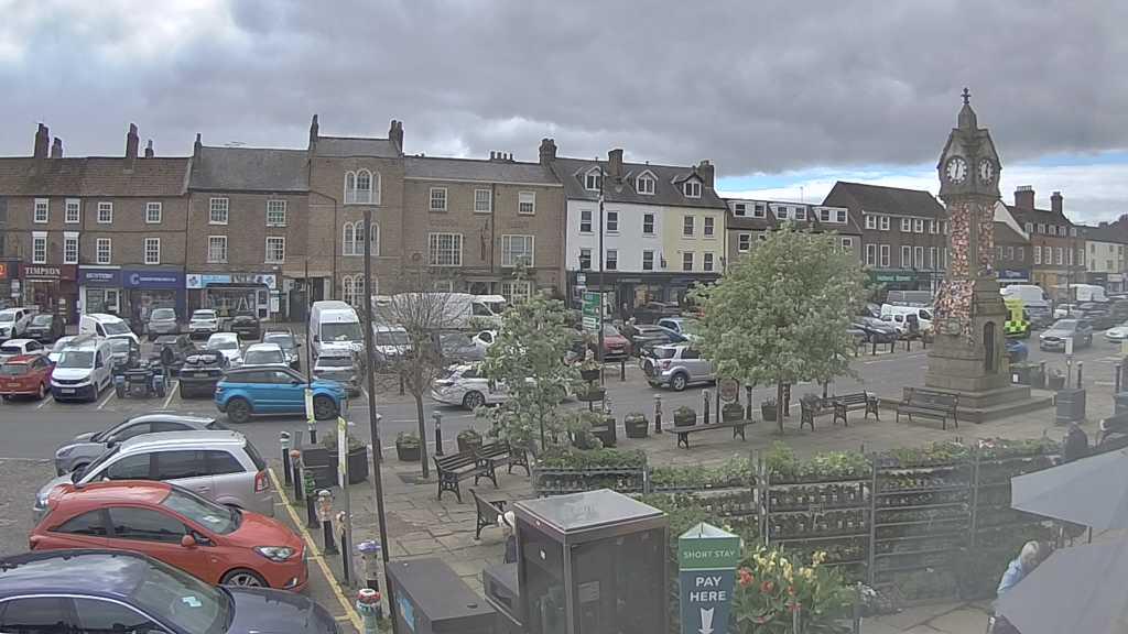 Thirsk webcam overlooking the Market Place