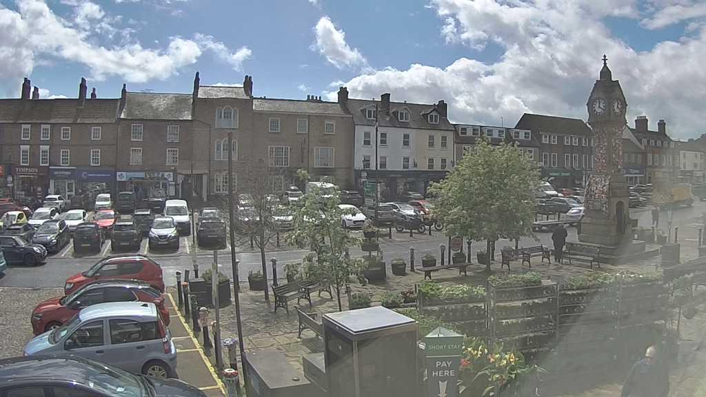 Thirsk webcam overlooking the Market Place