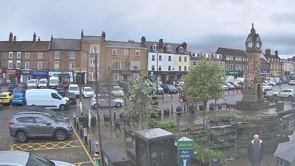 Thirsk webcam overlooking the Market Place