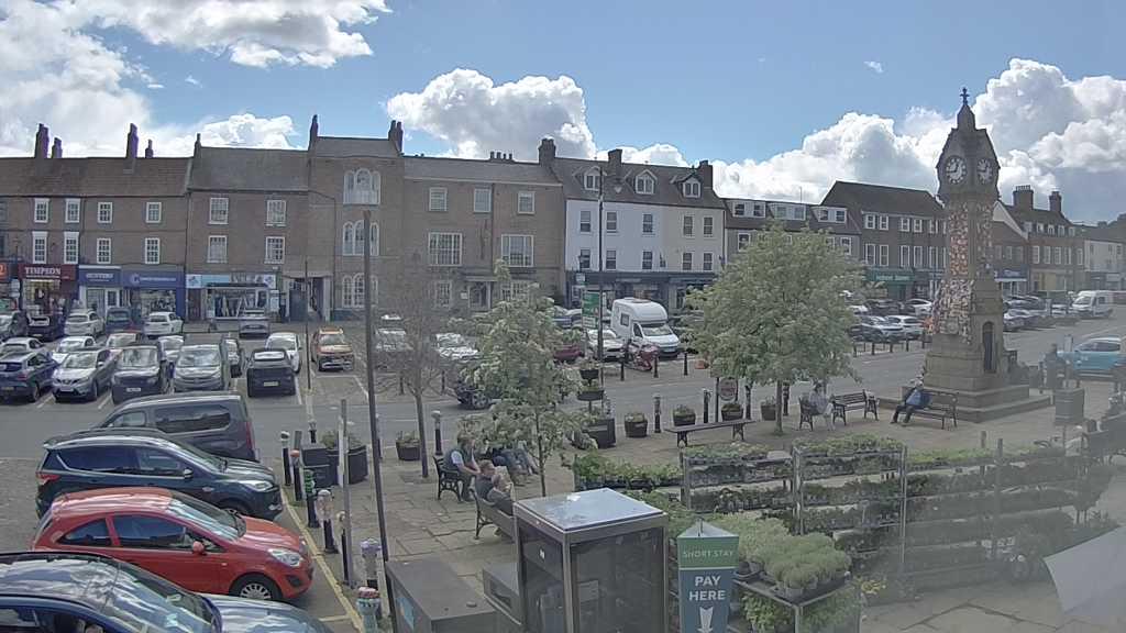 Thirsk webcam overlooking the Market Place