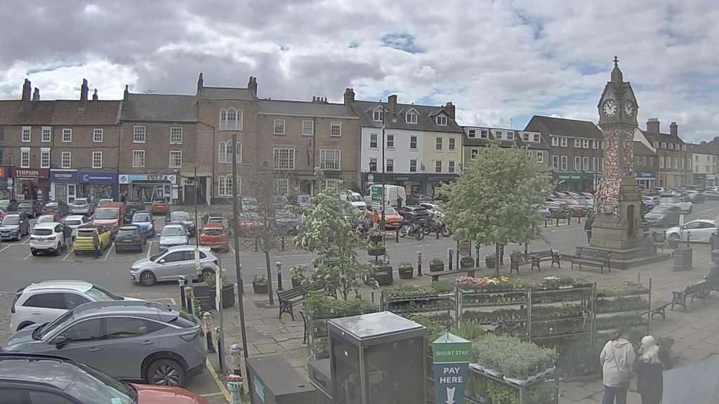 Thirsk webcam overlooking the Market Place