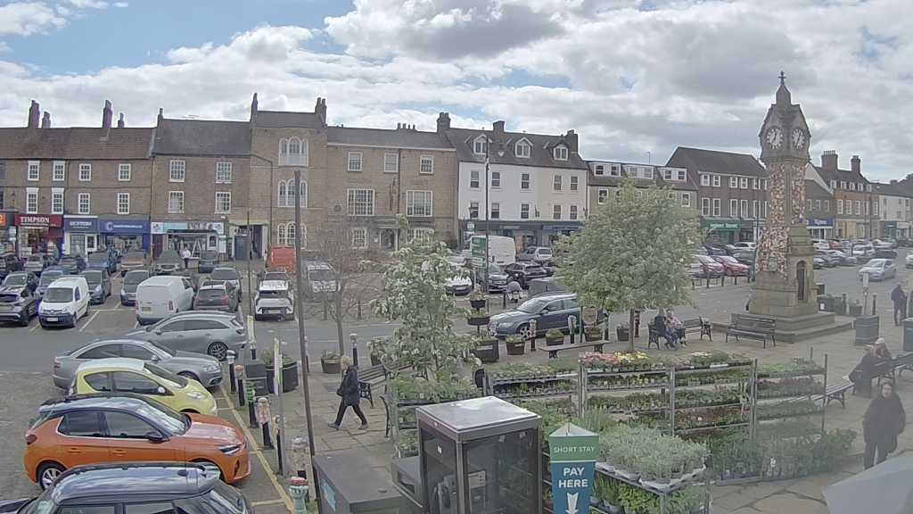 Thirsk webcam overlooking the Market Place