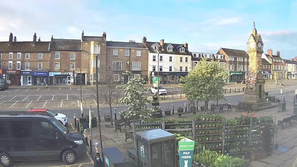 Thirsk webcam overlooking the Market Place