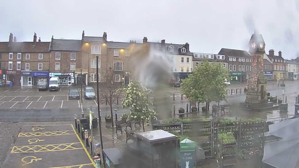 Thirsk webcam overlooking the Market Place