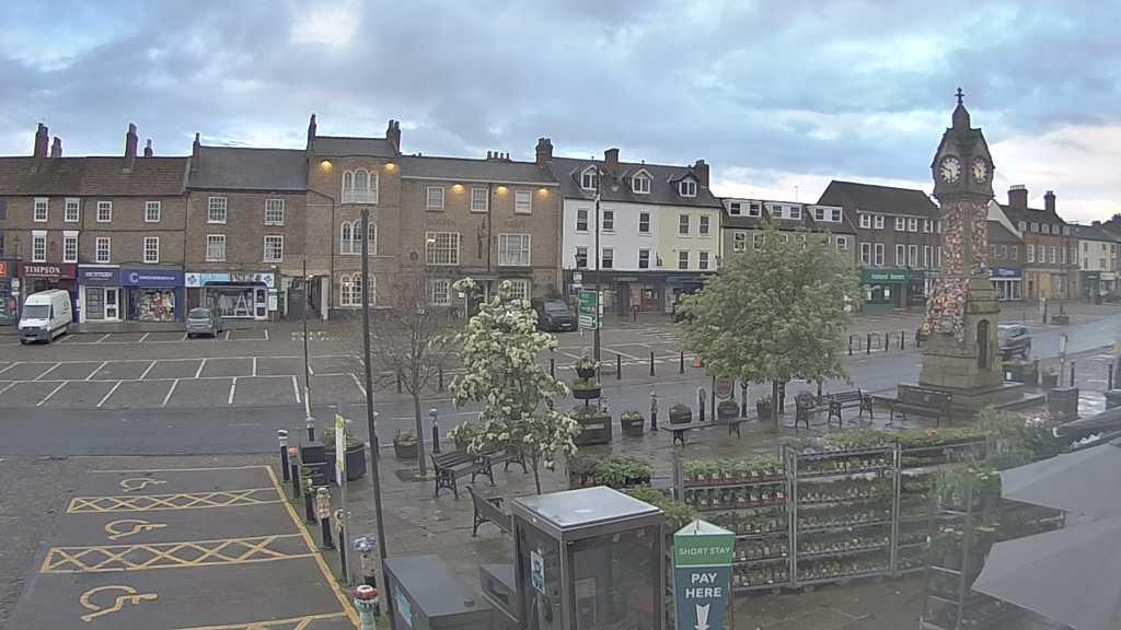 Thirsk webcam overlooking the Market Place