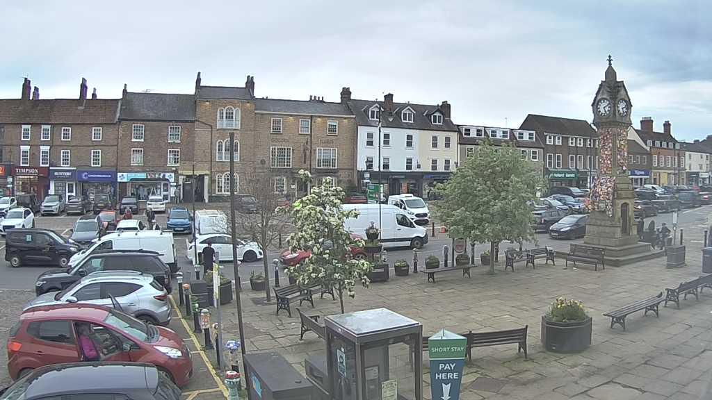 Thirsk webcam overlooking the Market Place