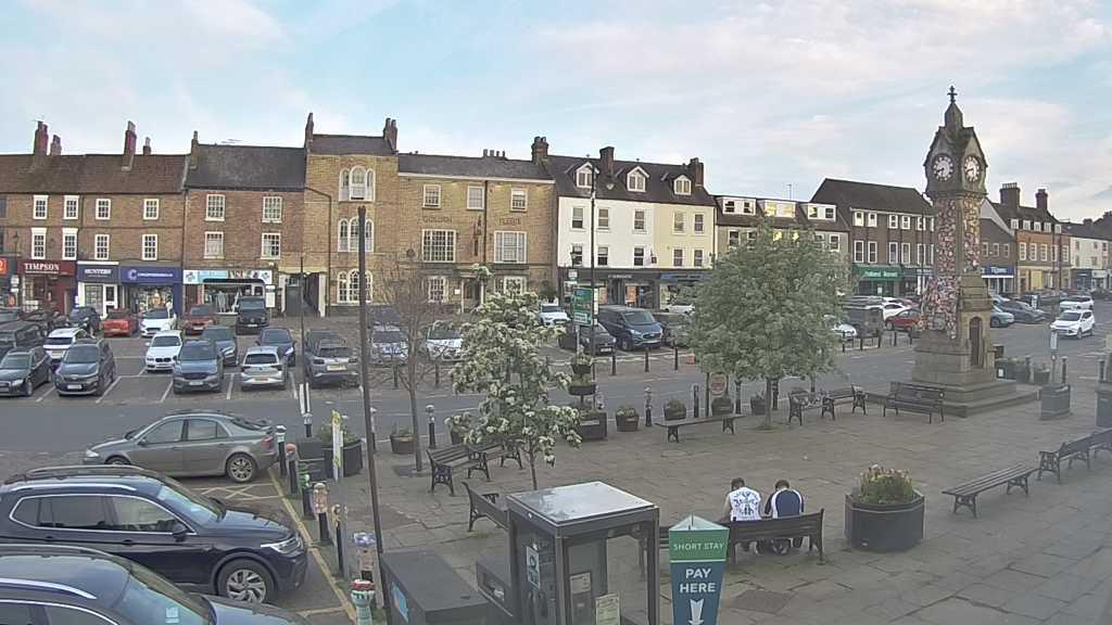 Thirsk webcam overlooking the Market Place