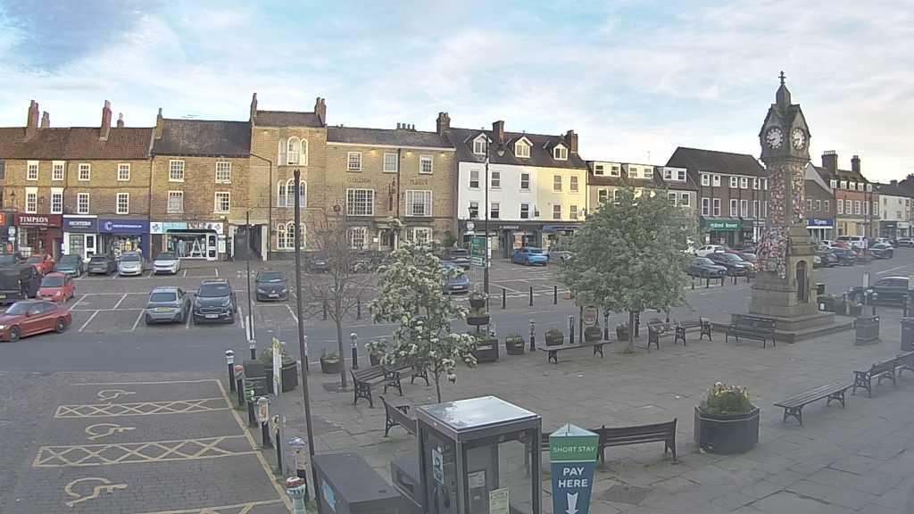 Thirsk webcam overlooking the Market Place