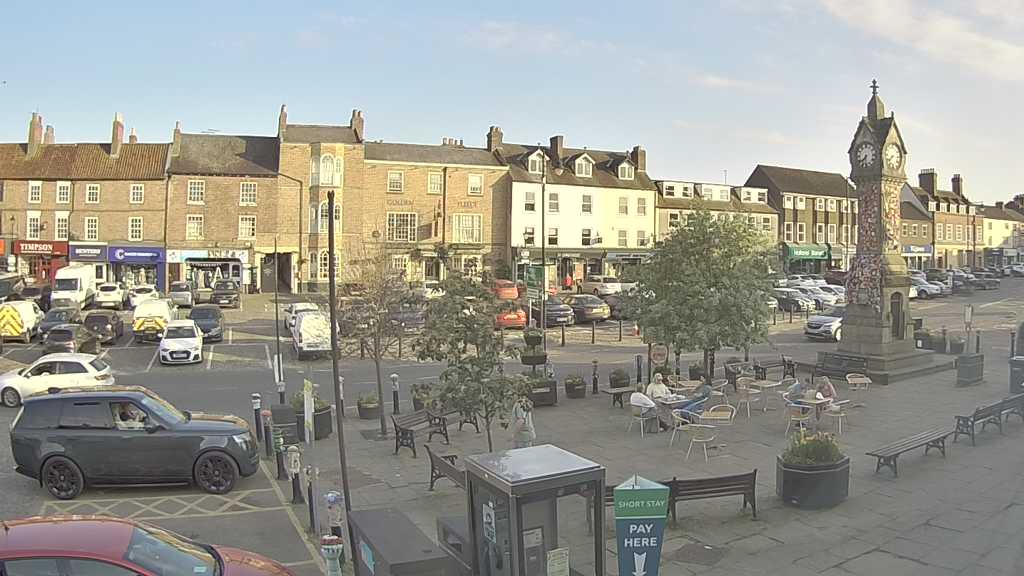 Thirsk webcam overlooking the Market Place