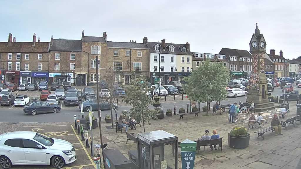 Thirsk webcam overlooking the Market Place