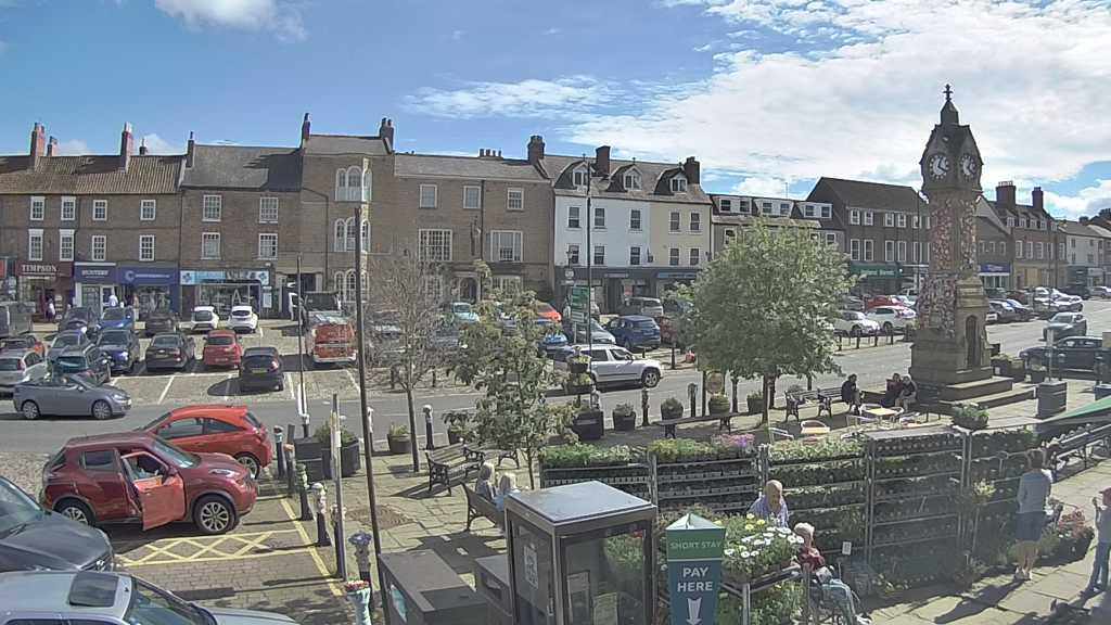 Thirsk webcam overlooking the Market Place