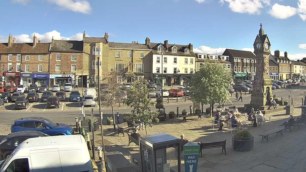 Thirsk webcam overlooking the Market Place