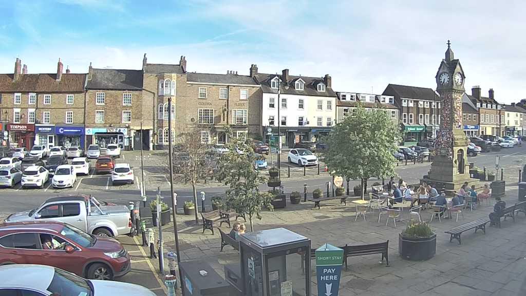 Thirsk webcam overlooking the Market Place