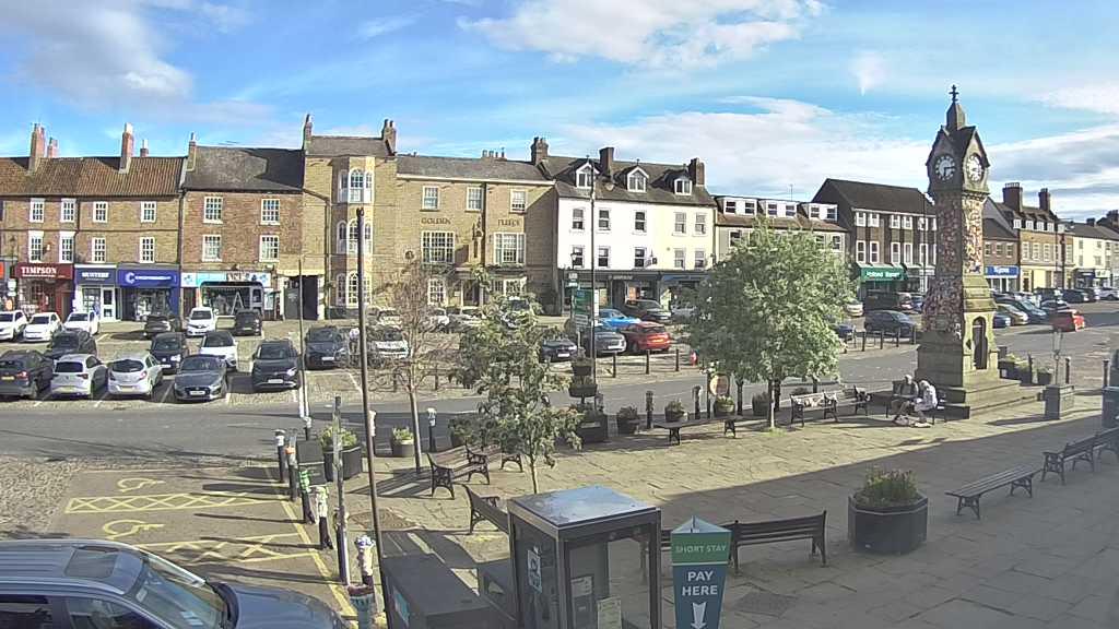 Thirsk webcam overlooking the Market Place