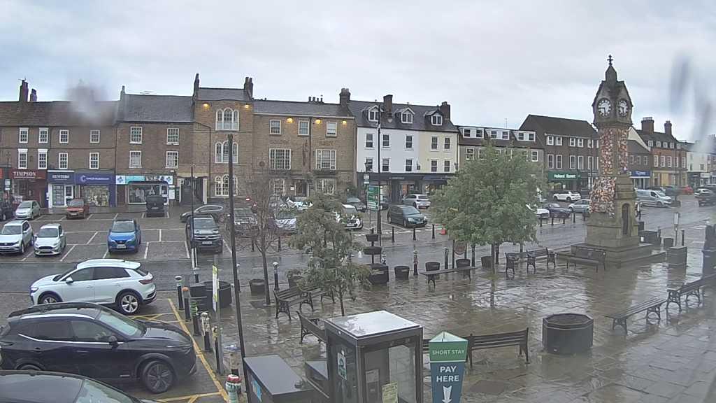 Thirsk webcam overlooking the Market Place
