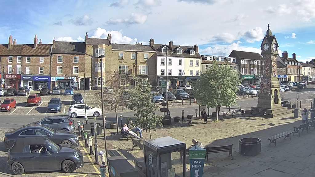 Thirsk webcam overlooking the Market Place