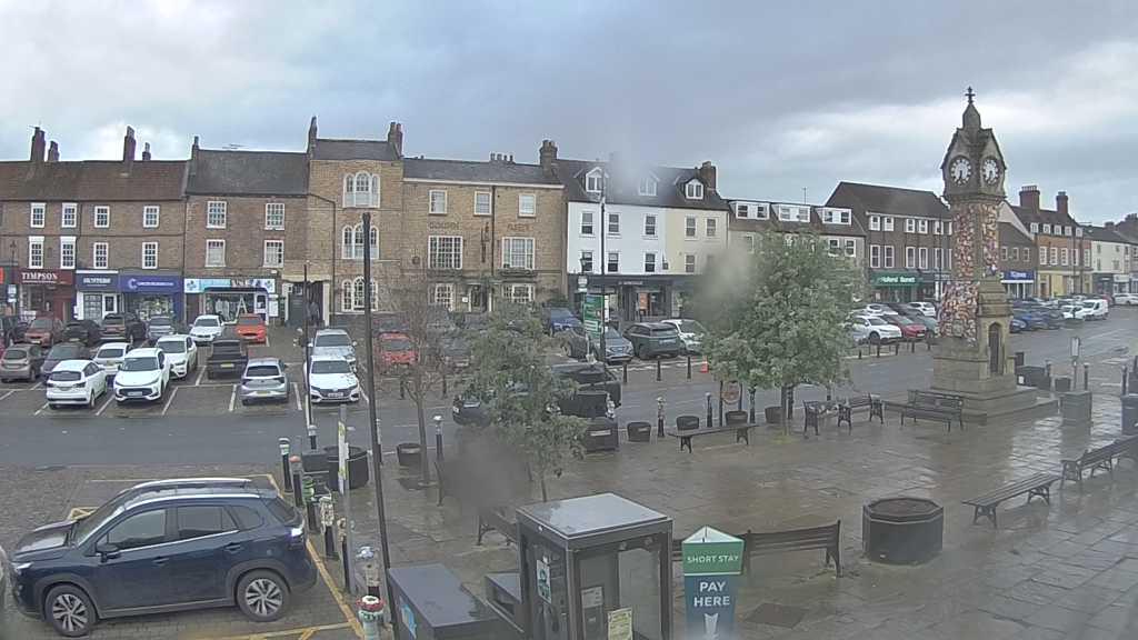 Thirsk webcam overlooking the Market Place